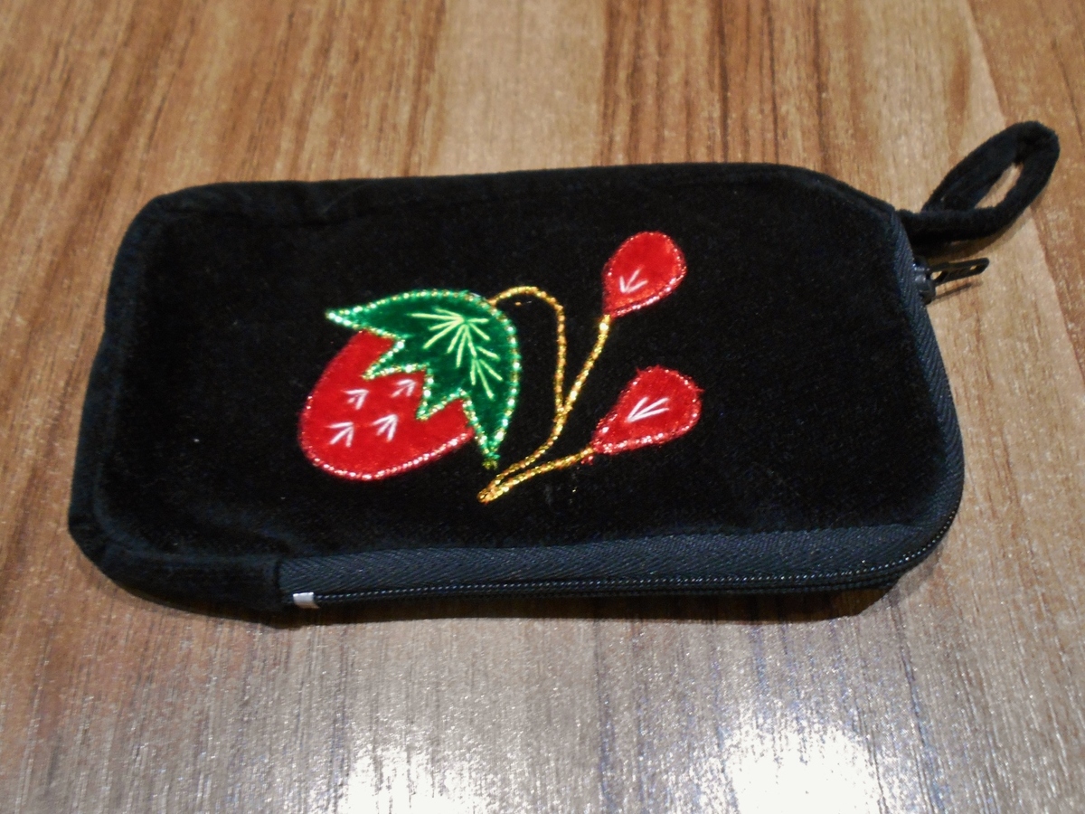 <p>Embroidered Purse</p>