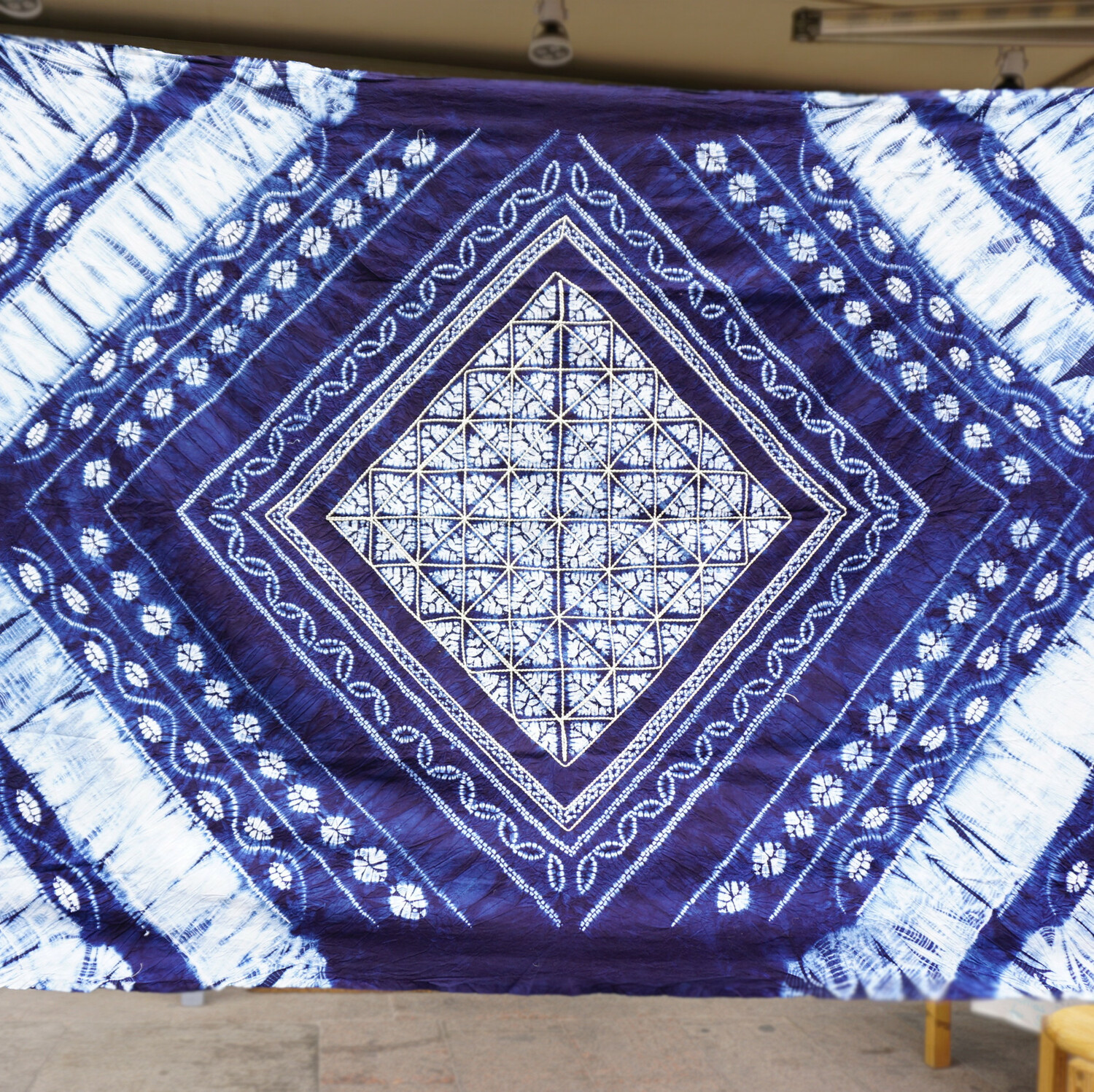<p>Dali Batik Rectangular Tablecloth&nbsp;</p>